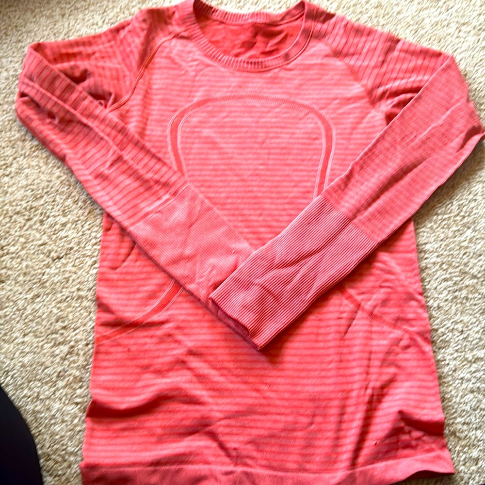 Lululemon size 6 good shape Swiftly Tech Long-Sleeve Shirt